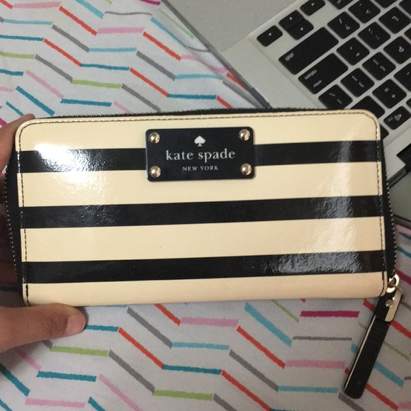 kate spade Handbags - Kate spade purse/wallet